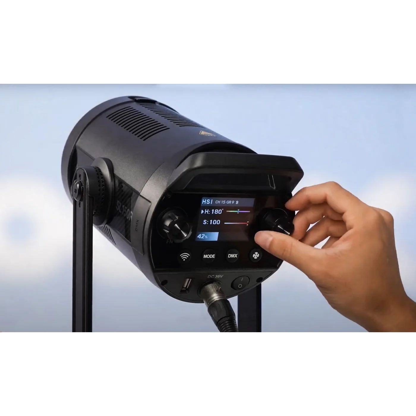 Осветитель светодиодный Godox SL150R студийный