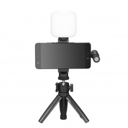 На фото изображено Комплект оборудования Godox VK2-AX для смартфона