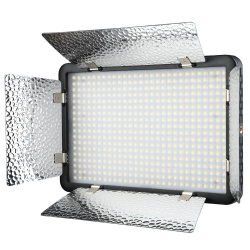 На фото изображено Осветитель светодиодный Godox LED500LRC (без пульта)