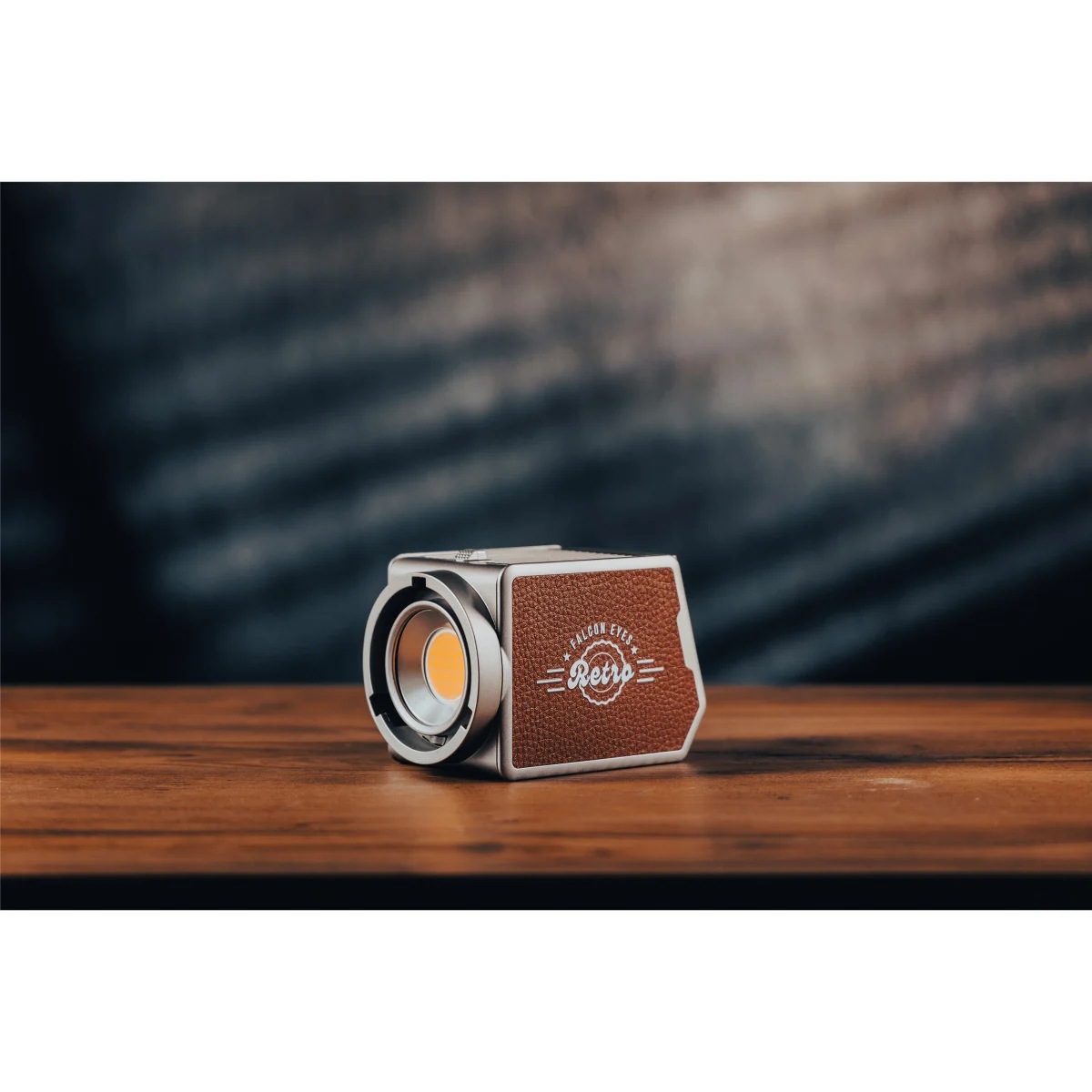 Осветитель светодиодный Falcon Eyes Retro 60B аккумуляторный