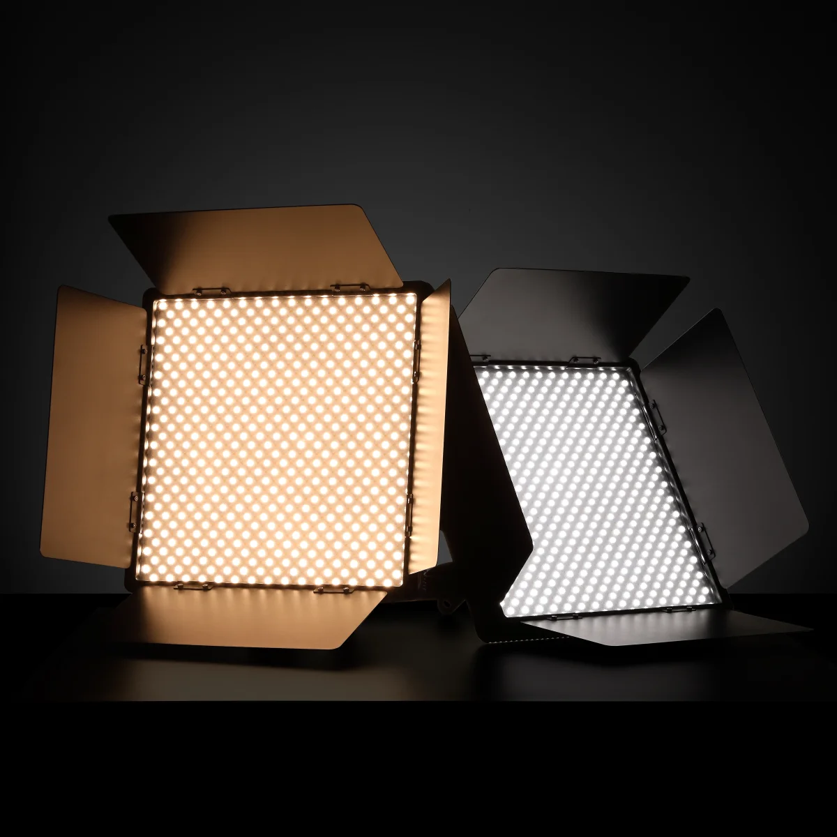 Осветитель светодиодный Godox LED1000Bi II студийный