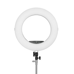 Осветитель кольцевой Falcon Eyes BeautyLight 480 LED фото На фото изображено Осветитель кольцевой Falcon Eyes BeautyLight 480 LED